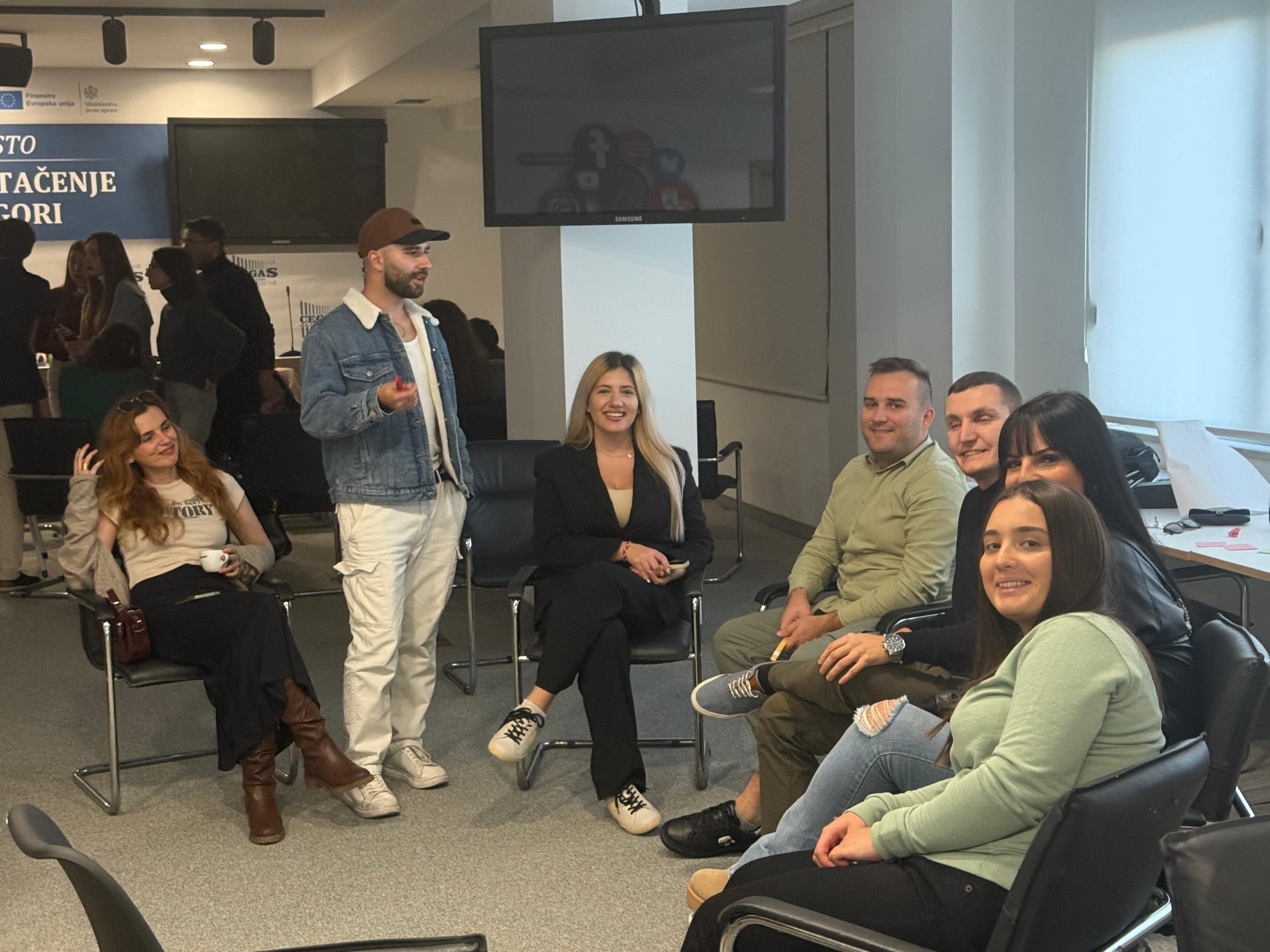 Slika grupnog rada sa aktivnosti Progressive Hub